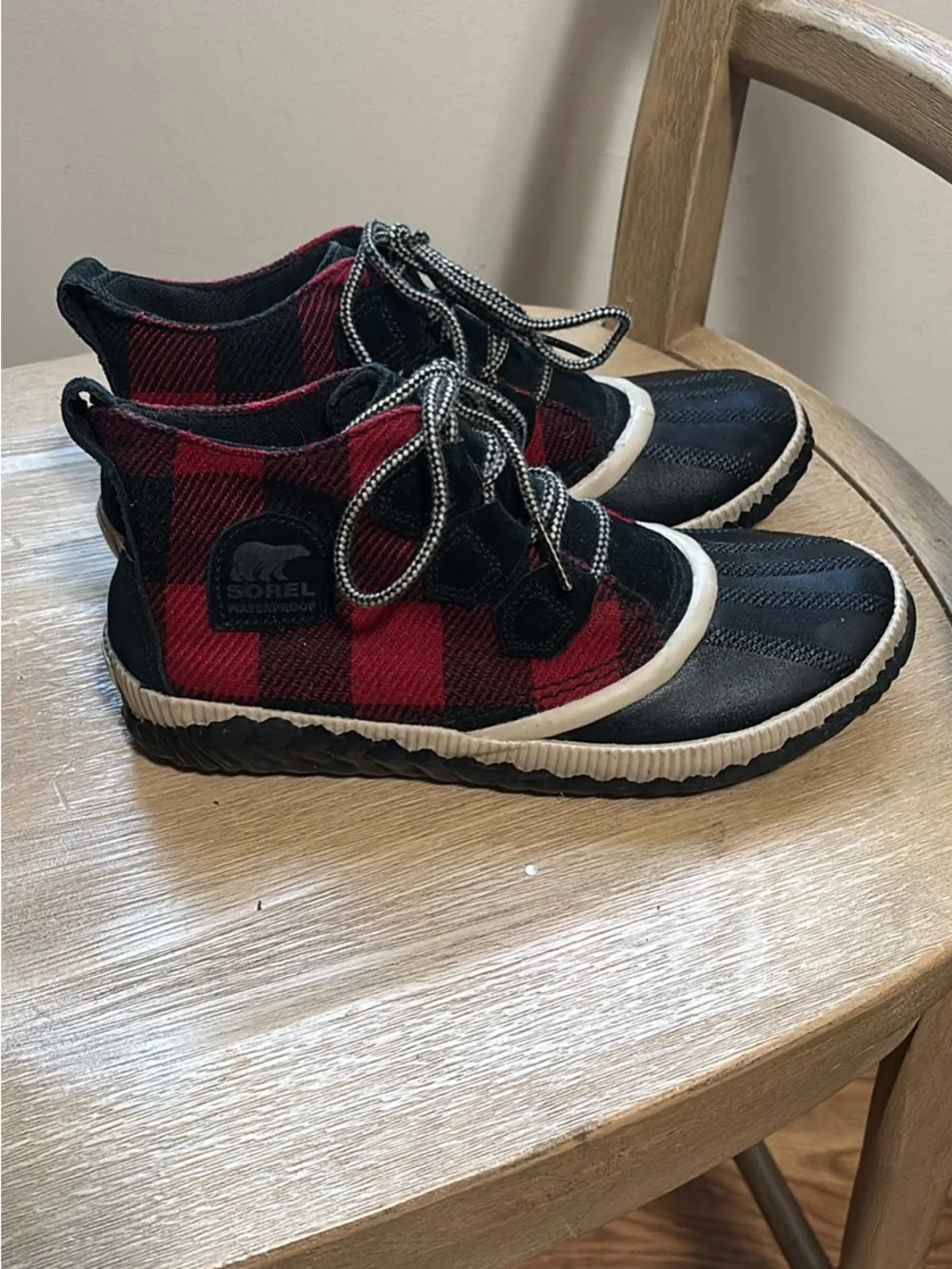 Sorel Out N About Boots Women Size 8.5 Black Red Buffalo Plaid Wool Rubber (A-6)